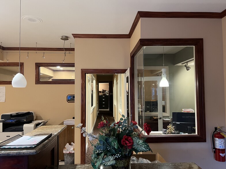 More Photos Of 7612 W North Ave, Elmwood Park Office For Lease