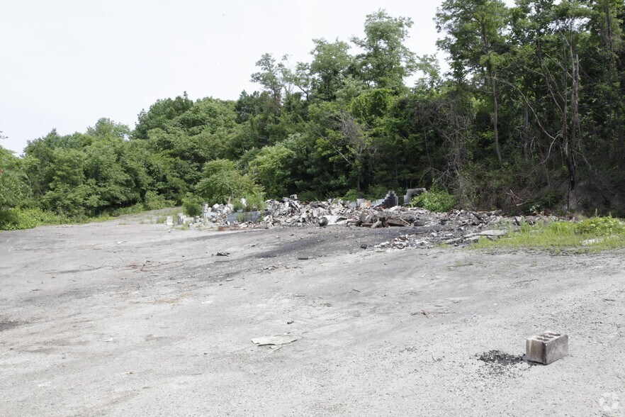 More Photos Of 100 Arentzen Blvd, Charleroi Service For Lease