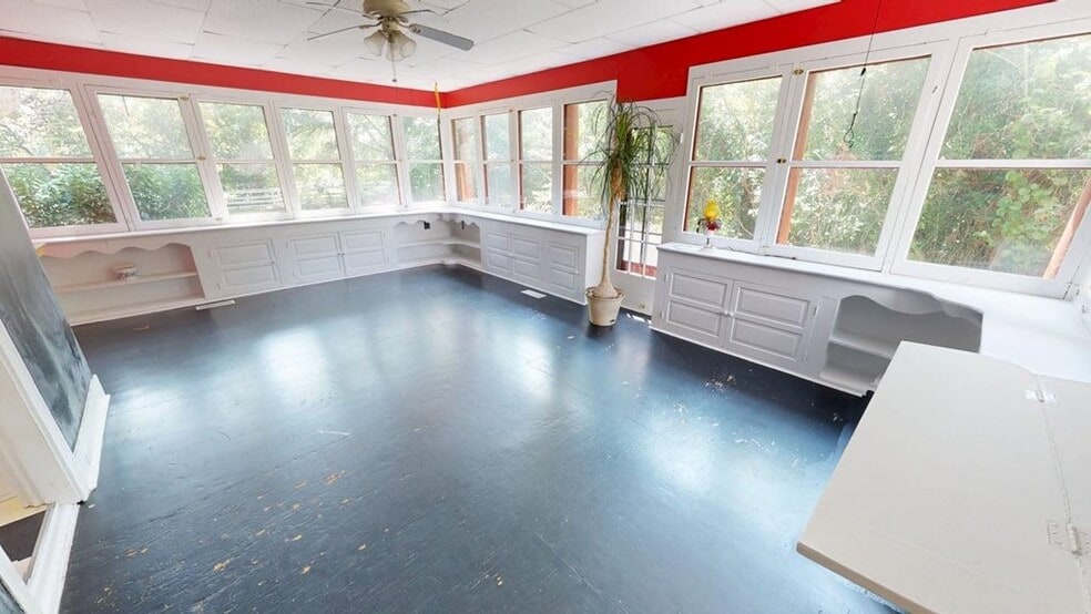 More Photos Of 58 Market St, Onancock Office Residential For Sale