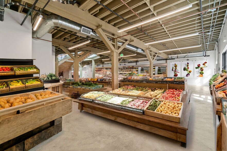 More Photos Of 1605 Ocean Front Walk, Santa Monica Storefront For Lease