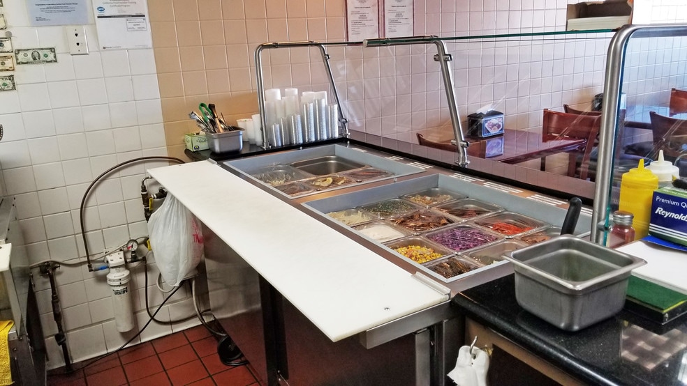 More Photos Of 21777-21949 Ventura Blvd, Woodland Hills Unknown For Lease