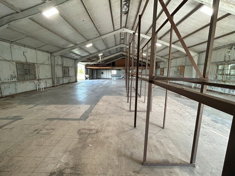 More Photos Of 601 Lily St, Corpus Christi Warehouse For Lease