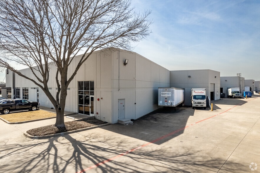 More Photos Of 2805 E Plano Pky, Plano Distribution For Lease