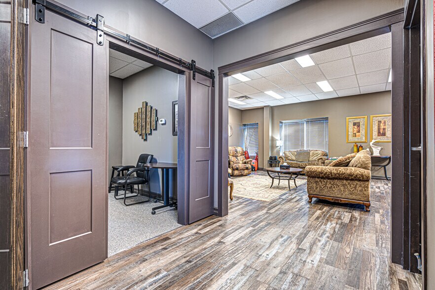 More Photos Of 2602 50 Av, Lloydminster Showroom For Sale