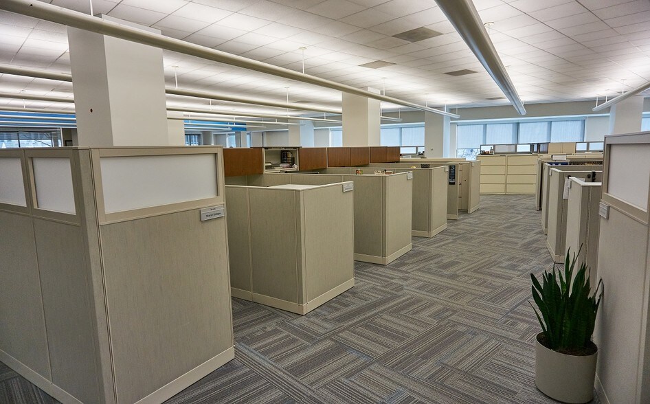 More Photos Of 120 Monument Cir, Indianapolis Office For Lease