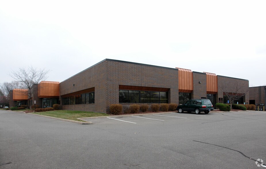 More Photos Of 1325 American Blvd E, Bloomington Showroom For Sale