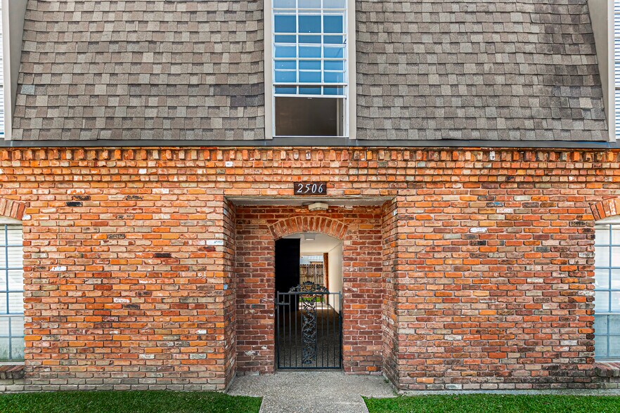 More Photos Of 901 Saint Rose Ave, Baton Rouge Apartments For Sale