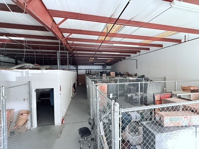 More Photos Of 100 Arnold Mill Way, Woodstock Light Distribution For Lease