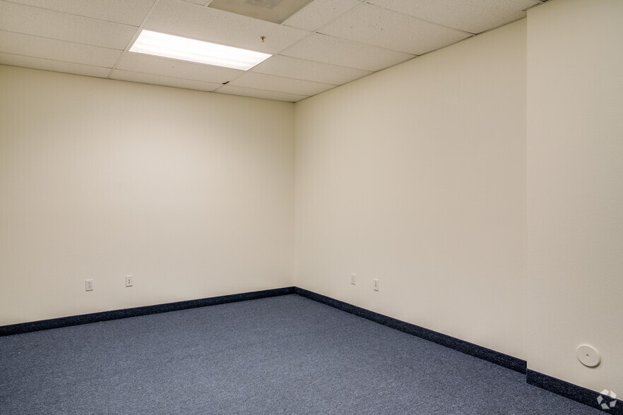 More Photos Of 2550 N Thunderbird Cir, Mesa Office For Lease