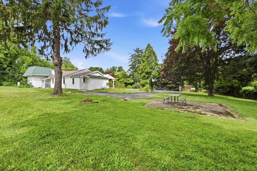 More Photos Of 103 Garris Rd, Downingtown Medical For Sale