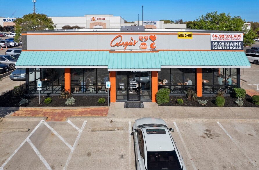 More Photos Of 701 W 15th St, Plano Freestanding For Sale