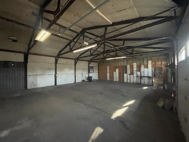 More Photos Of 1604 Deloss St, Indianapolis Flex For Lease
