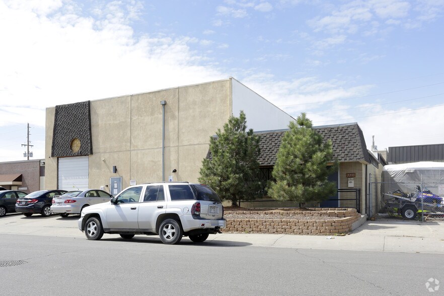 Primary Photo Of 2255-2275 S Kalamath St, Denver Warehouse For Lease