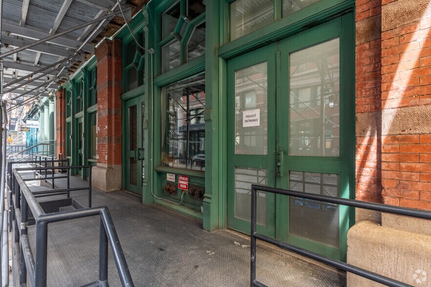 More Photos Of 152 Franklin St, New York Apartments For Lease