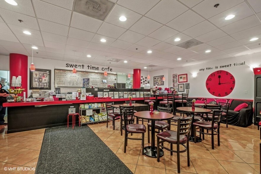 More Photos Of Northfield Plz, Northfield Office For Lease