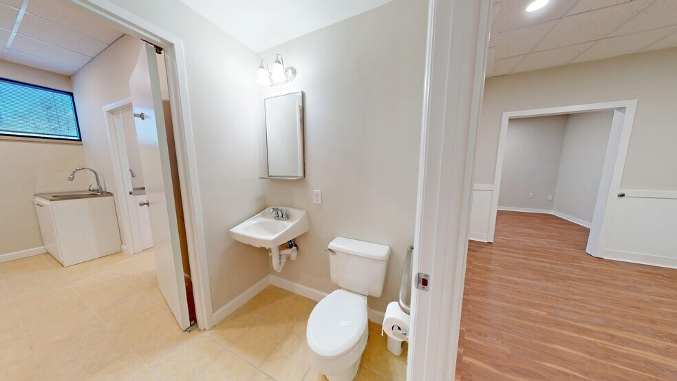 More Photos Of 130 N Gross Rd, Kingsland Medical For Sale