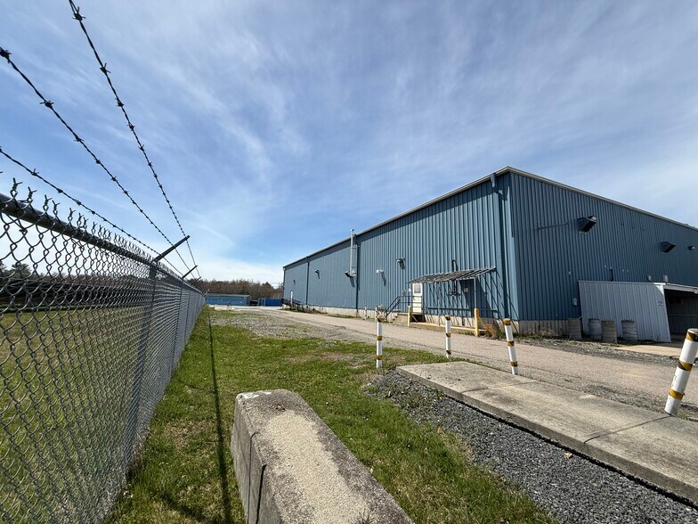 More Photos Of 111 Braley Rd, East Freetown Warehouse For Lease