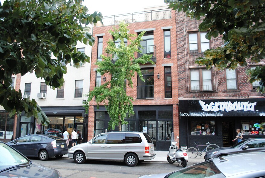 More Photos Of 276 Grand St, Brooklyn Storefront Retail Residential For Lease