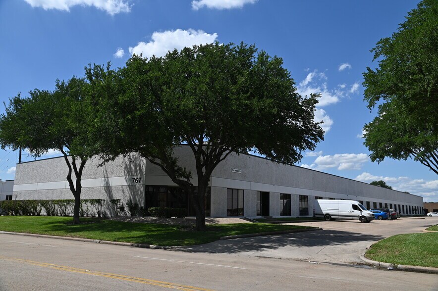 More Photos Of 15534 W Hardy Rd, Houston Unknown For Lease