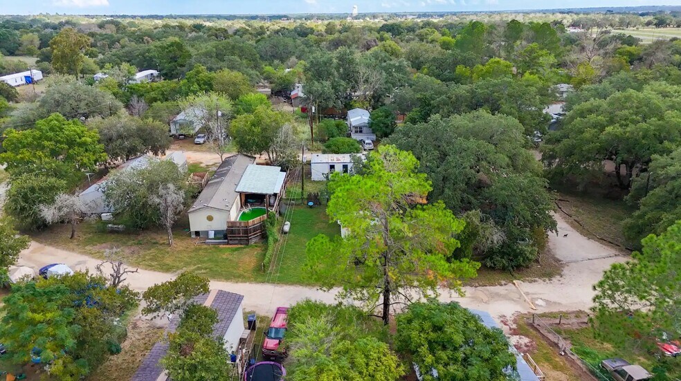 More Photos Of 102 Oak Ridge Dr, Floresville Trailer Camper Park For Sale