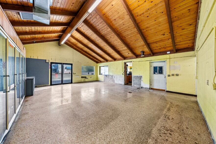 More Photos Of 21823 Highway 62, Shady Cove Storefront For Lease