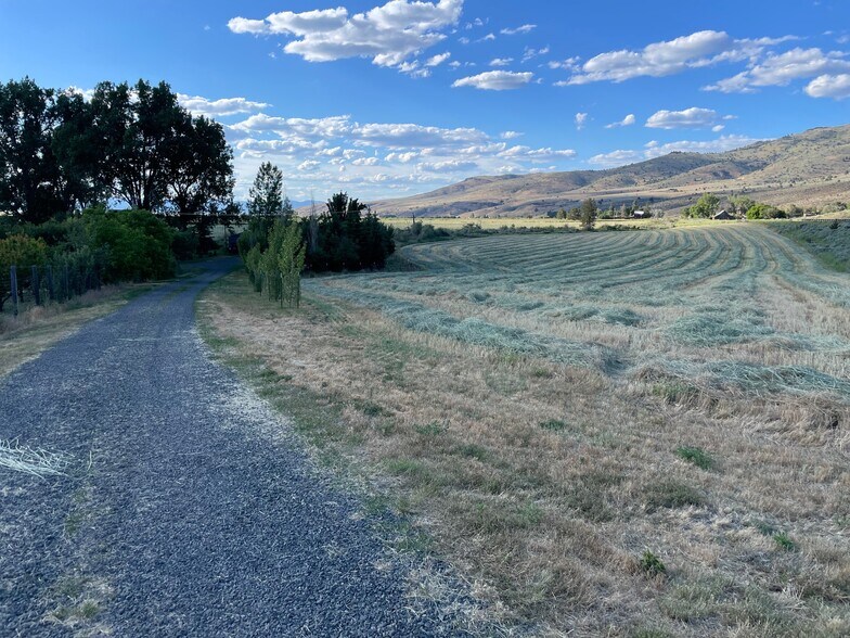 More Photos Of 15682 Highway 395, Lakeview Land For Sale