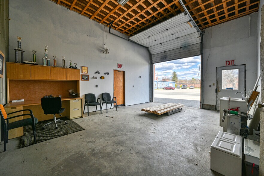 More Photos Of 74 Route 133, Winthrop Flex For Sale