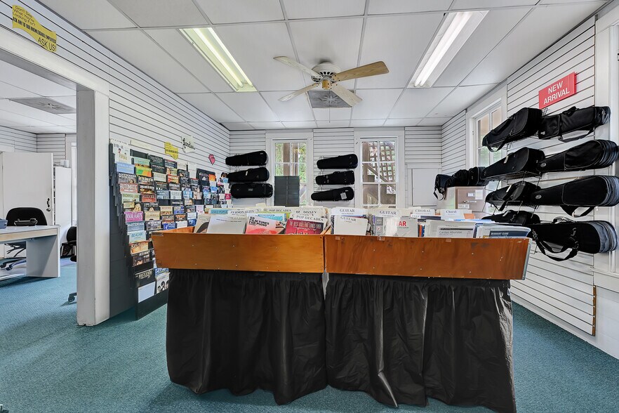 More Photos Of 17934 Kuykendahl Rd, Spring Storefront For Sale