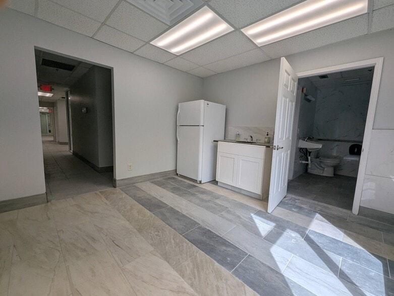 More Photos Of 701 NW Federal Hwy, Stuart Medical For Lease