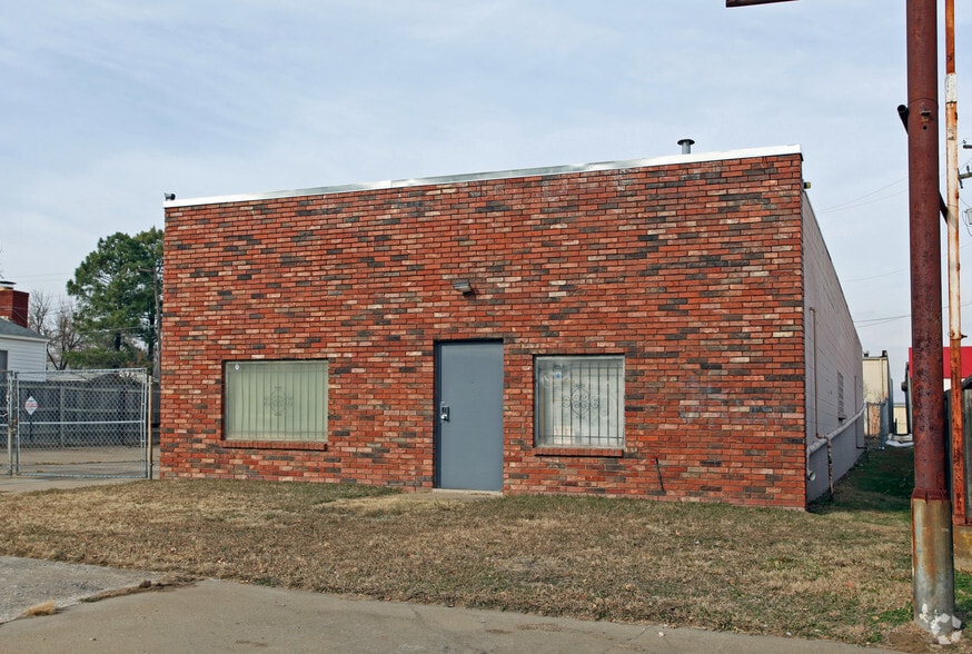 More Photos Of 3227 E Woodrow St, Tulsa Warehouse For Lease