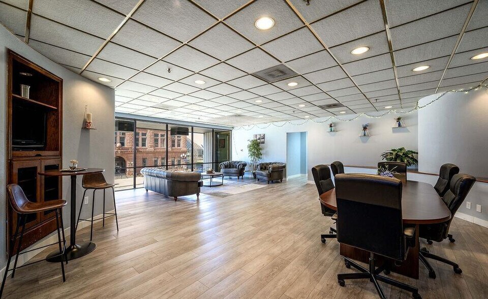 More Photos Of 456 Fulton St, Peoria Office For Sale