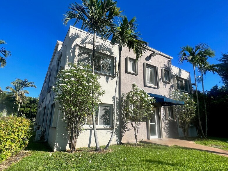 More Photos Of 5810 Devonshire Blvd, Miami Apartments For Sale