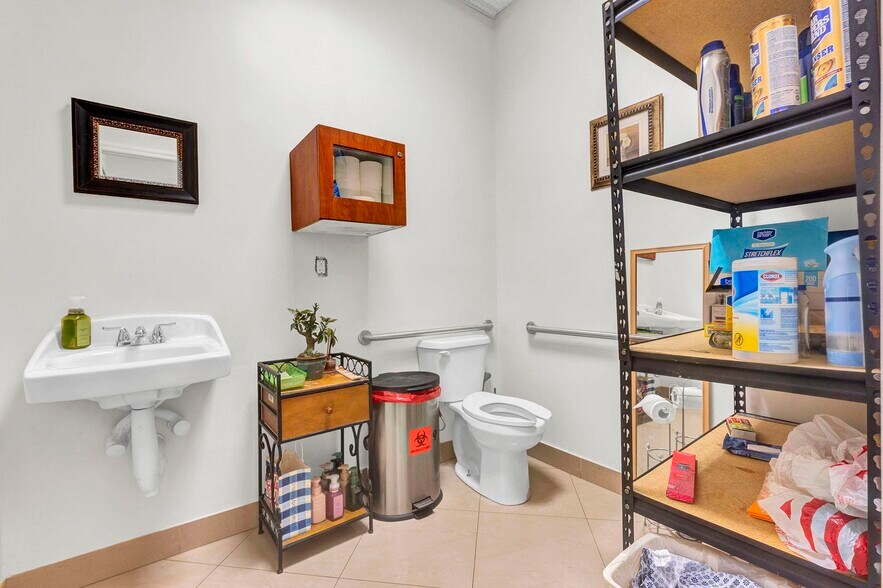 More Photos Of 1757 N University Dr, Pembroke Pines Storefront Retail Office For Lease