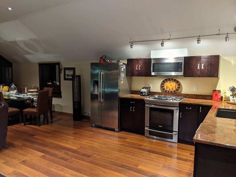 More Photos Of 6353 Ferguson St, Indianapolis Office For Lease