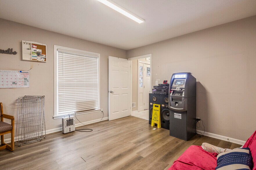 More Photos Of 6019 Preston Hwy, Louisville Office For Sale