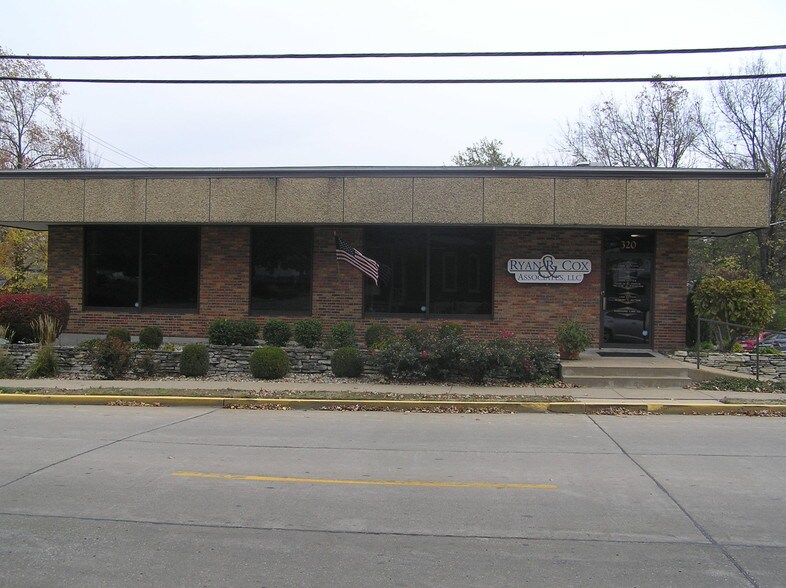 More Photos Of 320 N 5th St, Saint Charles Office For Sale