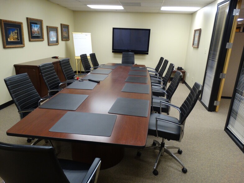 More Photos Of 950-970 Bolger Ct, Fenton Service For Lease