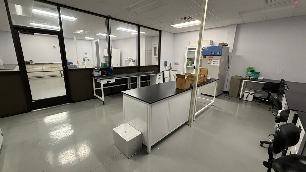 More Photos Of 2550 Brodhead Rd, Bethlehem Flex For Lease