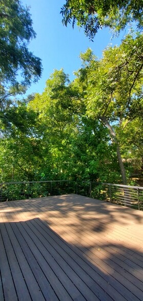 More Photos Of 1405 E 38th 1/2 St, Austin Office For Lease