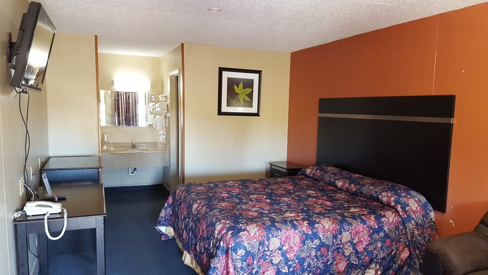 More Photos Of 718-720 N La Grange St, Flatonia Hotel For Sale