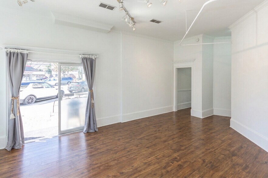 More Photos Of 12185 Beecher St, Surrey Storefront For Sale