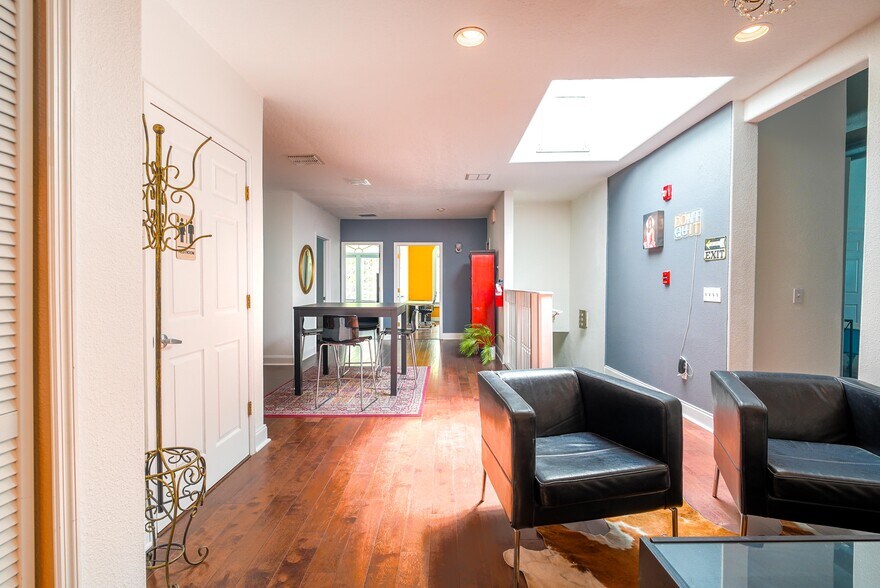 More Photos Of 2529 Central Ave, Saint Petersburg Coworking Space