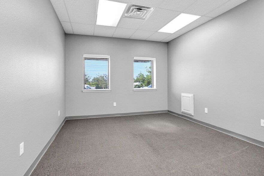 More Photos Of 2418 N Frazier, Conroe Warehouse For Lease