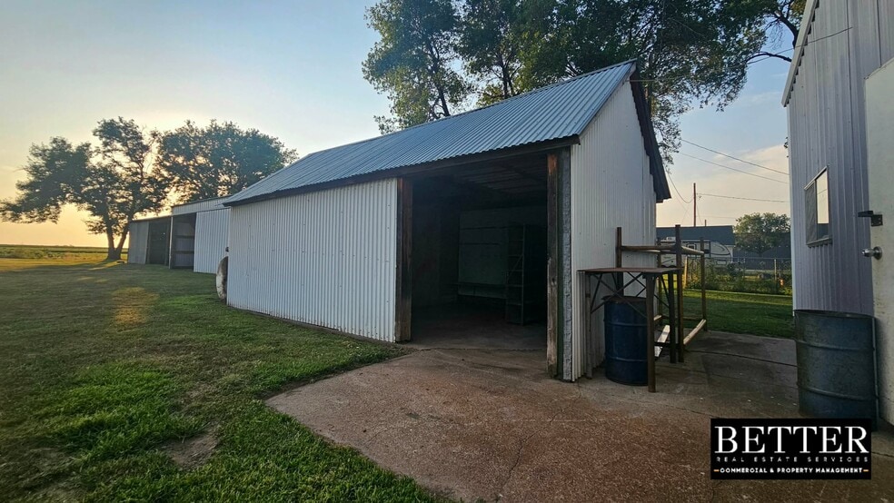 More Photos Of 408 Strickler St, Waco Flex For Sale