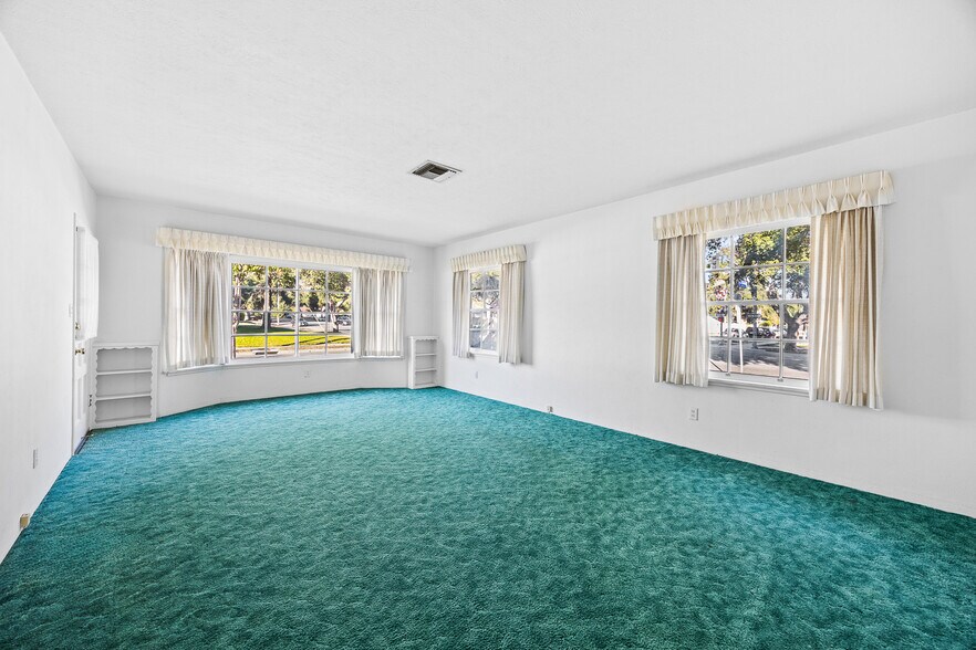 More Photos Of 1047 N San Gabriel Ave, Azusa Apartments For Sale