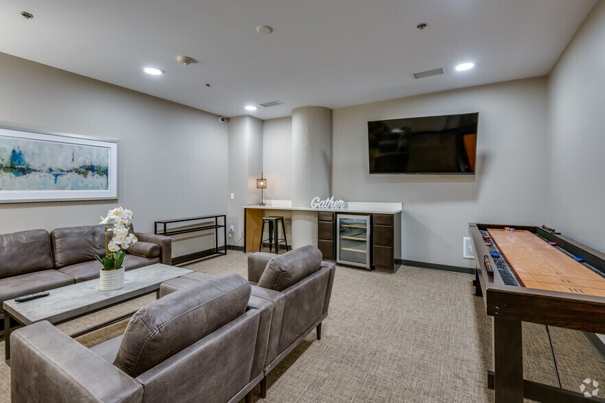 More Photos Of 133 W Pittsburgh Ave, Milwaukee Apartments For Lease