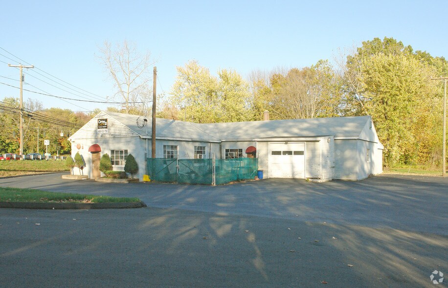 Primary Photo Of 5 Atwater St, Plantsville Service For Lease
