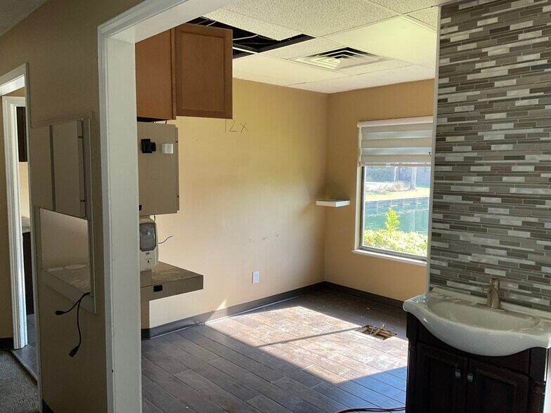 More Photos Of 1409 Kingsley Ave, Orange Park Medical For Sale