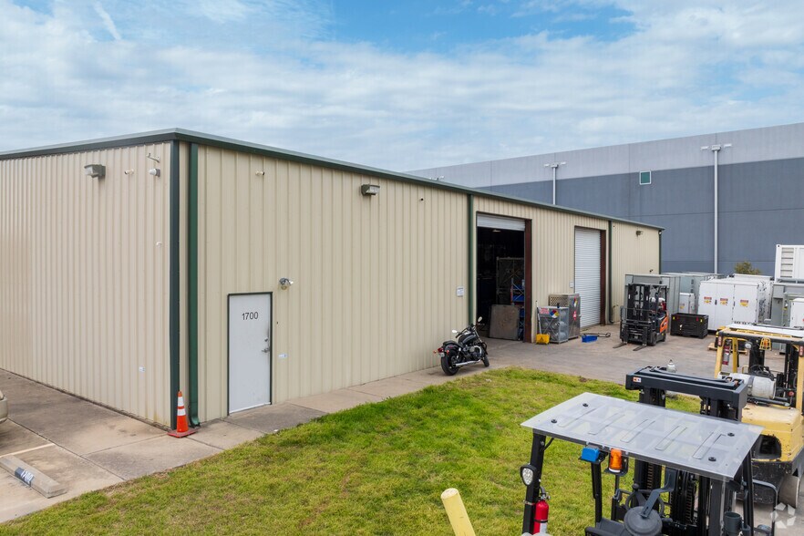 More Photos Of 1834 Ferguson Ln, Austin Unknown For Lease