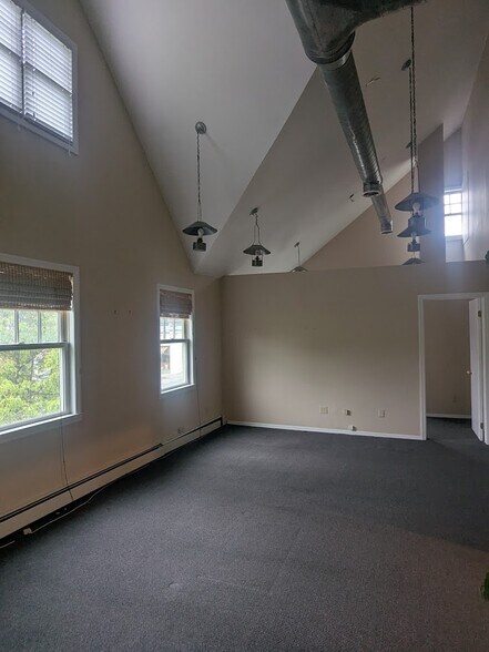 More Photos Of 40 Birch Hill Rd, Locust Valley Office For Lease